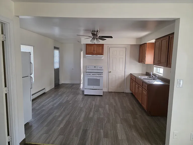 75-77 Chestnut St #75 — Photo 11