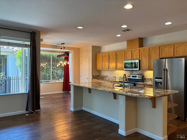 520 Arlington Dr — Photo 12