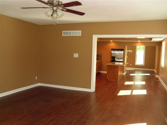 4th image of 205 W Theresa St
