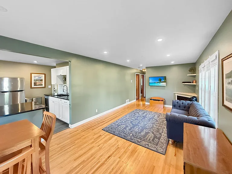 9213 Chicago Ave — Photo 4
