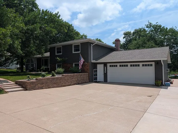 250 Circle Shore Dr, Washington, IL 61571