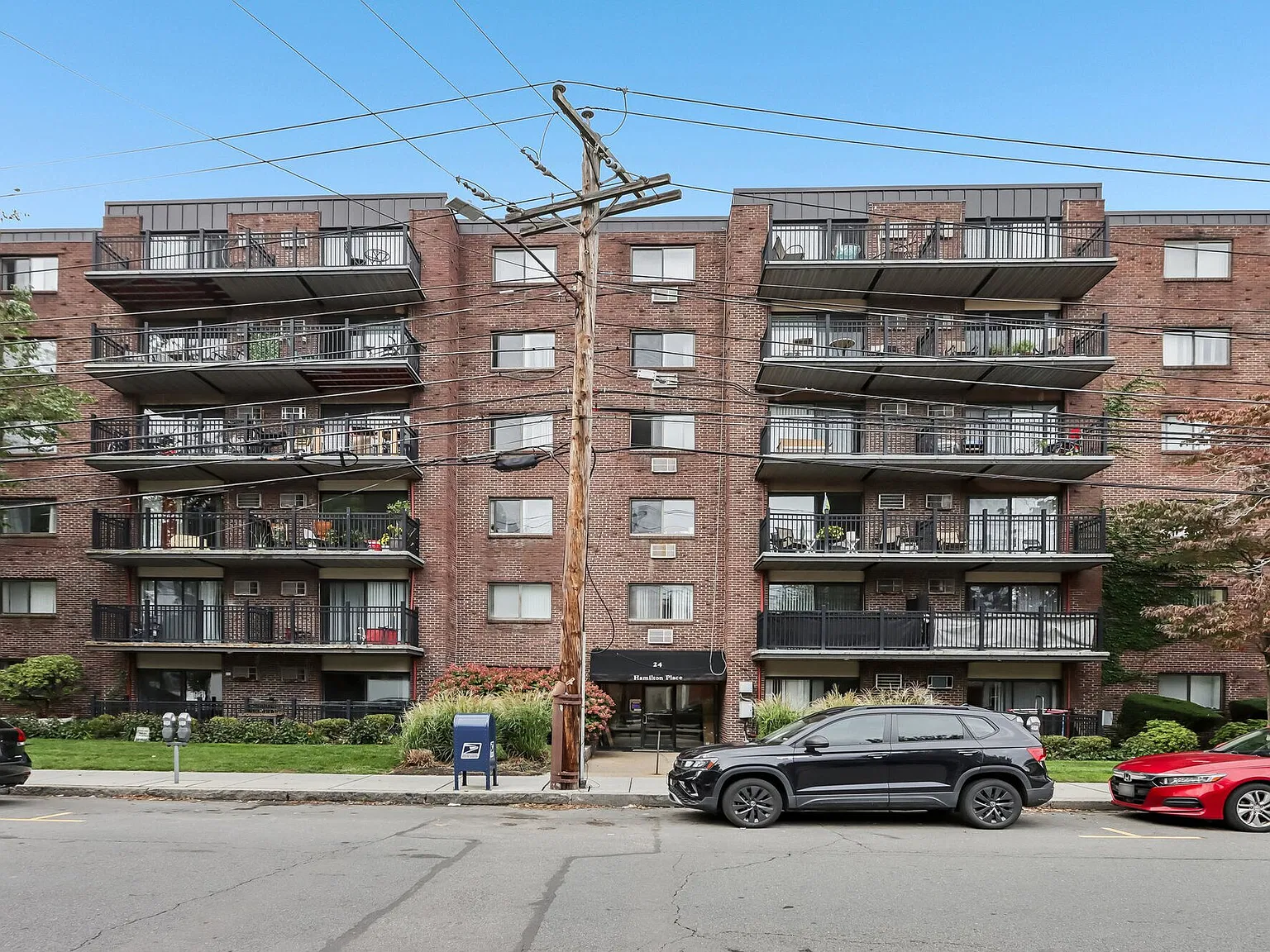 Hamilton Place — Photo 4
