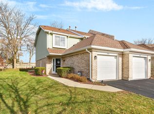 392 Lakeview Cir, Bolingbrook, IL 60440