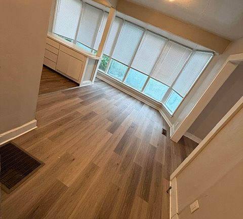 4th image of 4021 Gary Dr