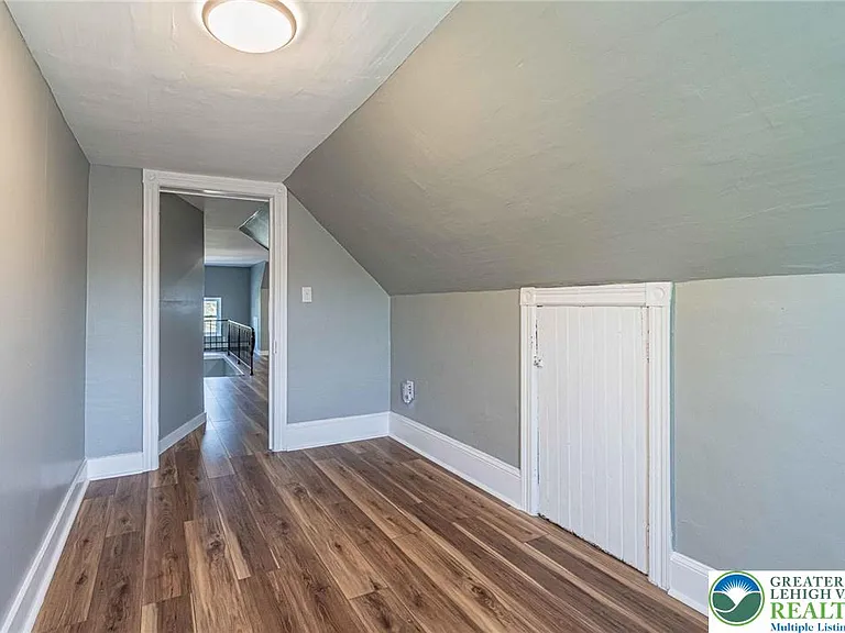 34 E Washington Ave — Photo 24