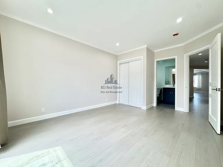 2114 35th Ave — Photo 15