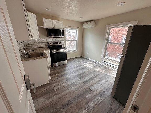 2nd image of 847 Barnett Ave #4