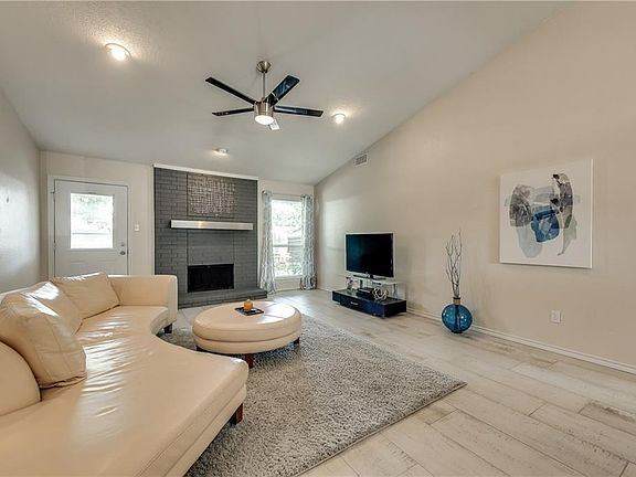 5th image of 3514 Hawaii Dr