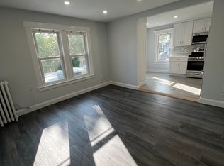 22 Lawrence Ave #10, Bay Shore, NY 11706