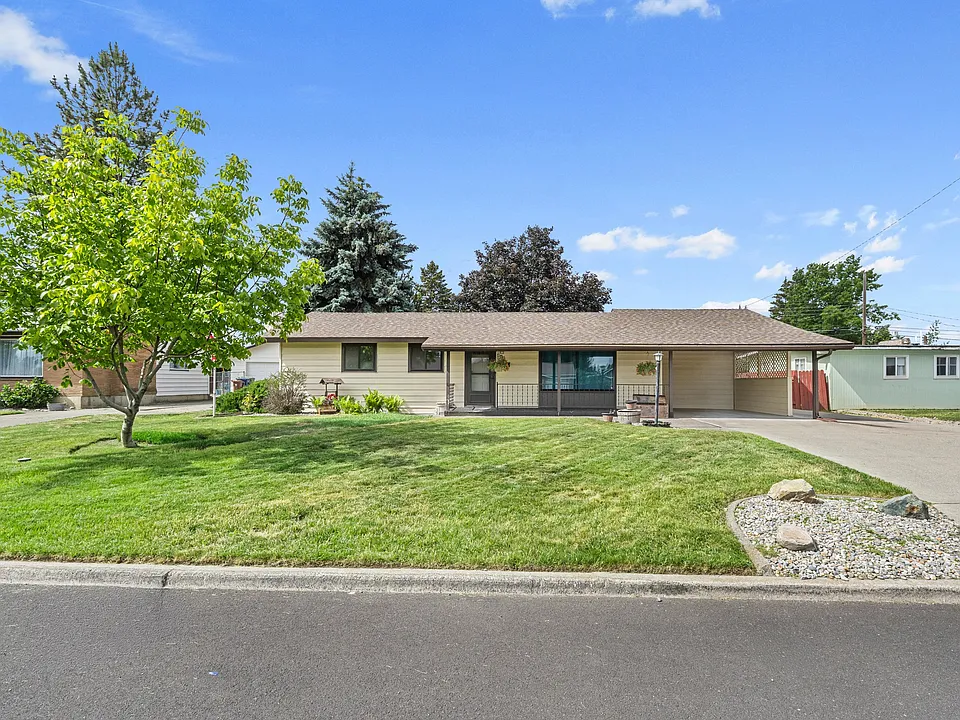 412 E Cozza Dr