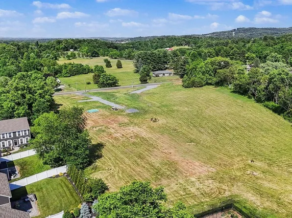 3240 Lisburn Rd #2, Mechanicsburg, PA 17055