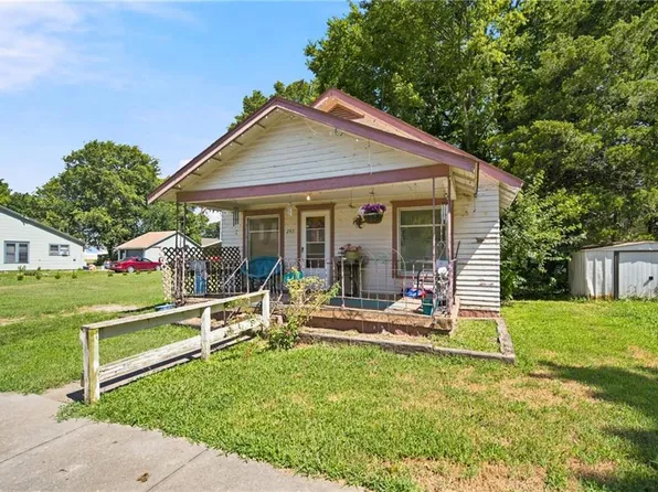243 E 5th Ave, Garnett, KS 66032