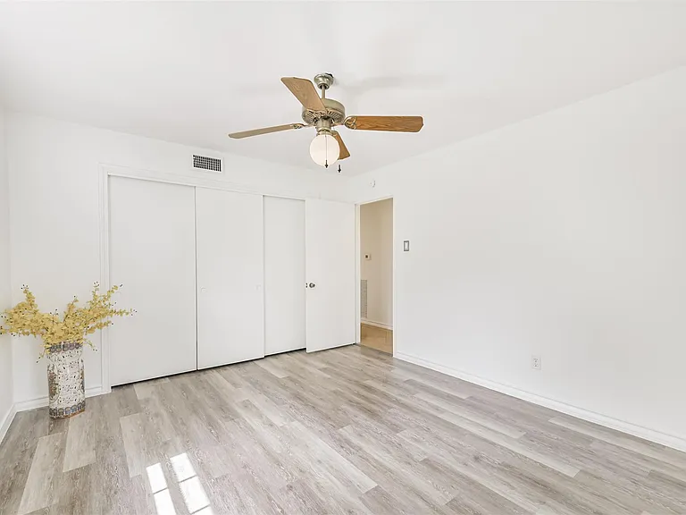 12223 Old Oaks Dr — Photo 31