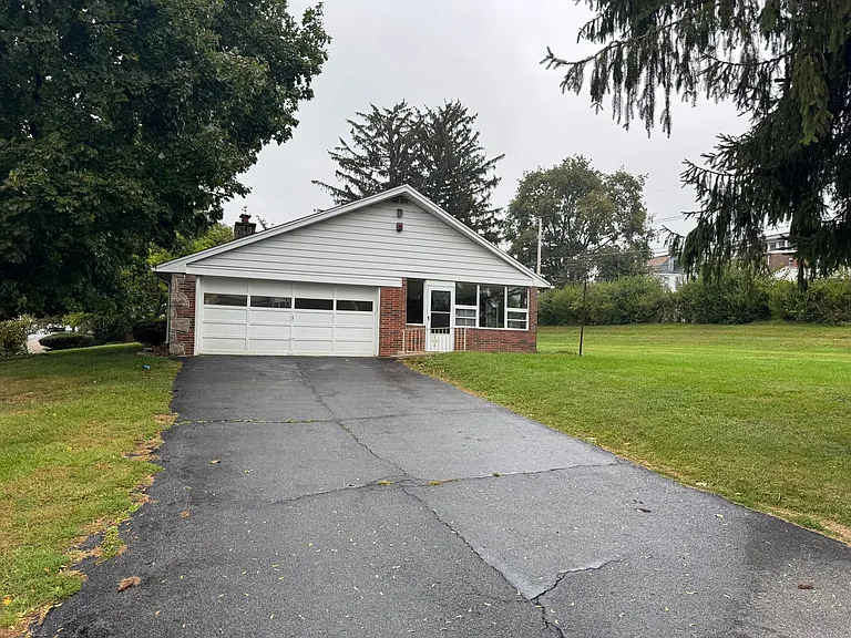 1035 Ridge Ave — Photo 4