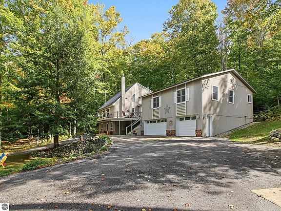 3rd image of 1071 Alm Ct
