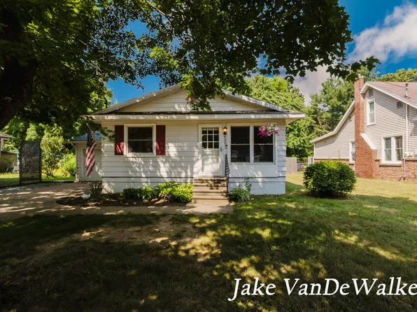 432 S Main St, Lawton, MI 49065