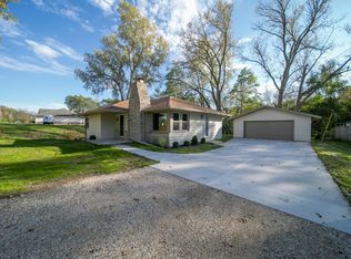 375 Eagle Lake Ave, Mukwonago, WI 53149