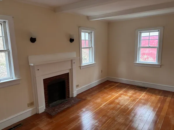 29 Lakehurst Ave, Weymouth, MA 02189