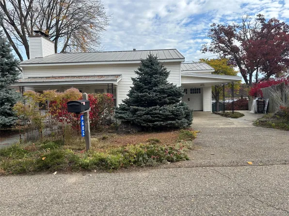 4682 Rockcroft Blvd, Clarkston, MI 48346
