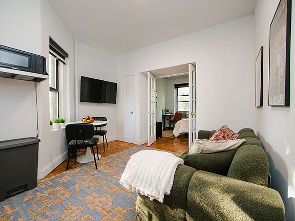 4th image of 715 E 5th St APT 1B