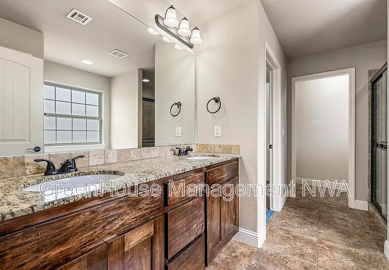 2907 Tanglewood Ave — Photo 12