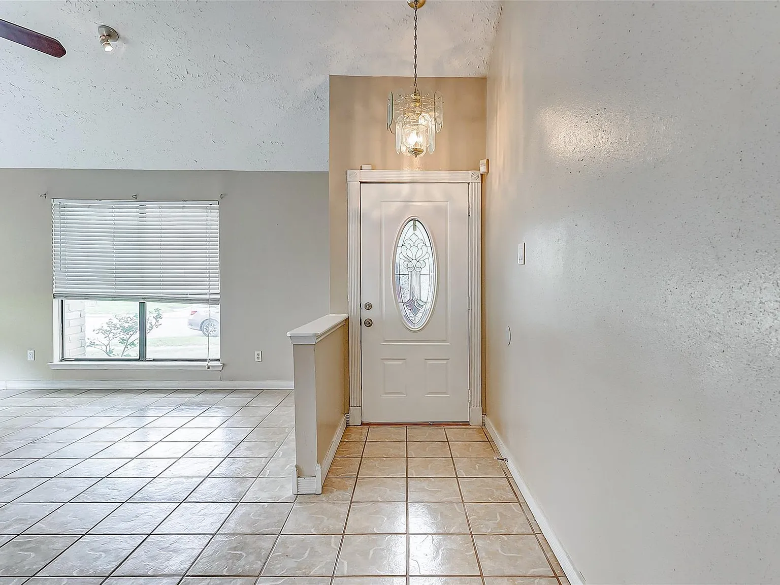 3 bed, 2.0 bath, 1614 sqft, $1,645 — Photo 3