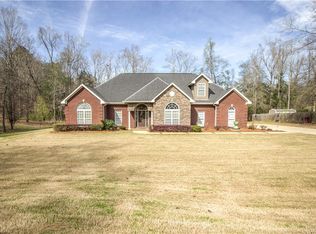 44 Hilton Cir, Deatsville, AL 36022