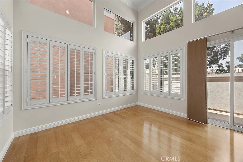 3 bed, 2.5 bath, 1498 sqft, $4,000 — Photo 2