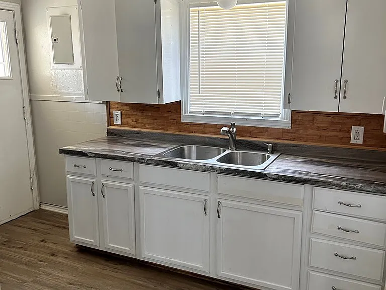 805 San Carlos St — Photo 4