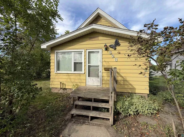 328 SW 9th St, Chisholm, MN 55719