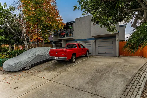 1463 Essex St Photo 1