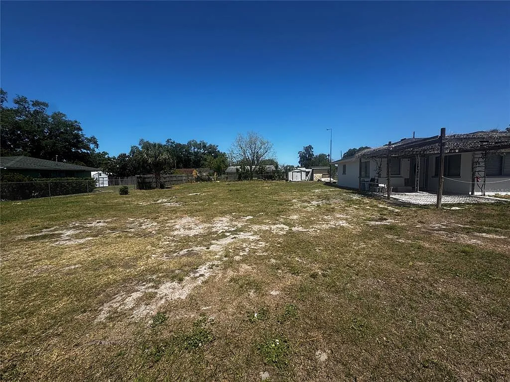4 bed, 2.0 bath, 1365 sqft, $2,500 — Photo 3