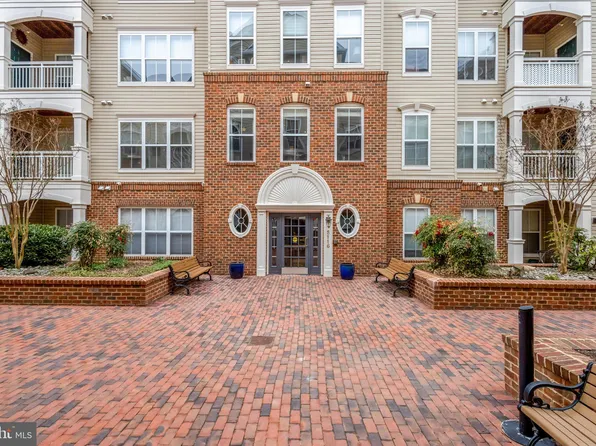 5116 Donovan Dr APT 202, Alexandria, VA 22304