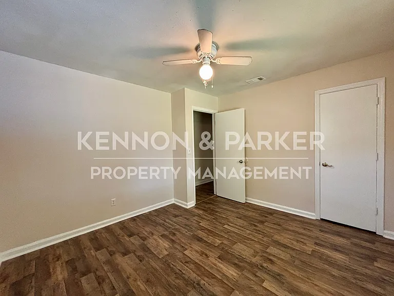 4494 Longview Dr — Photo 10