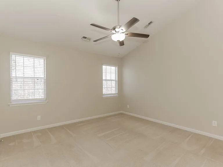 544 Carlisle Dr — Photo 10