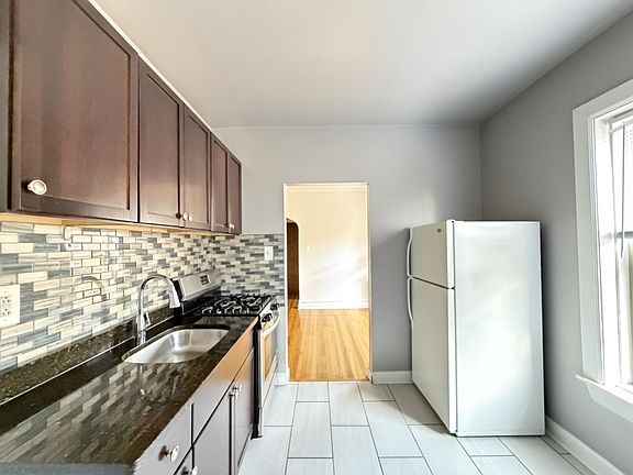 3rd image of 6347 N Magnolia Ave #M4
