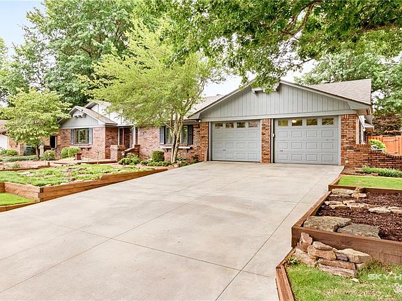 2nd image of 2533 E Sweetbriar Dr