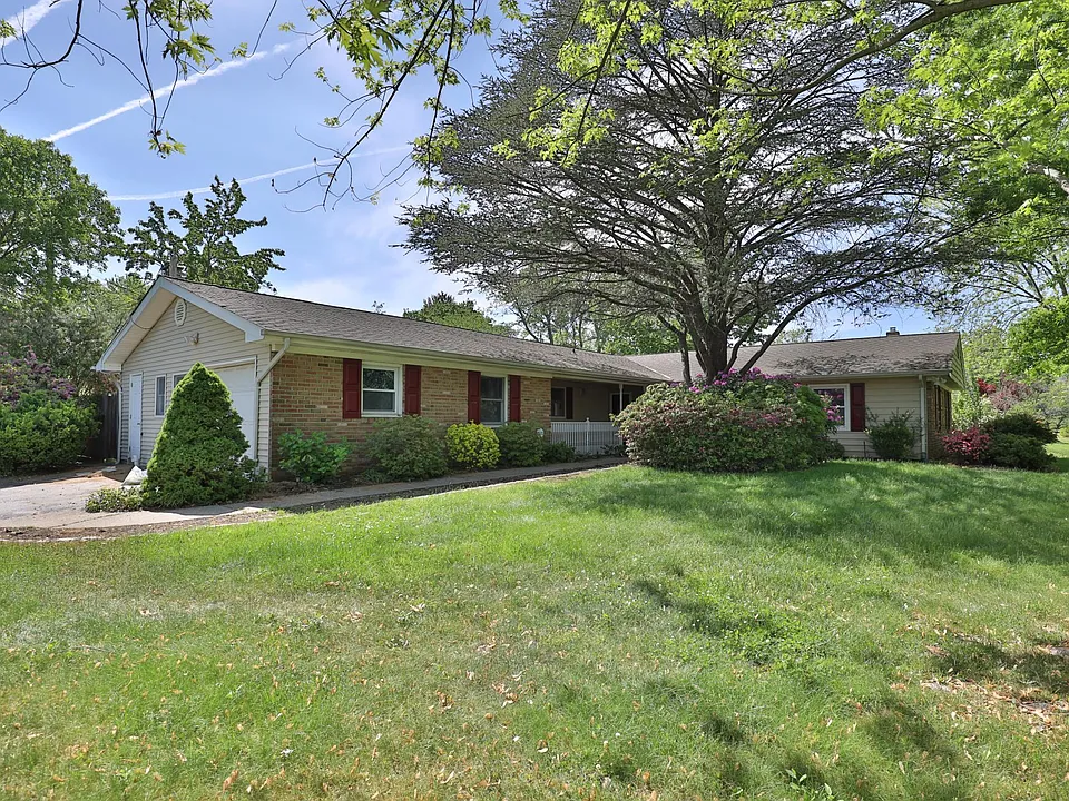 36 Manchester Ln