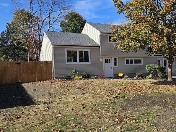 710 Americus Ave, East Patchogue, NY 11772