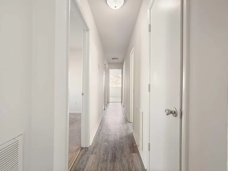 Windsor Hills Apartments — Photo 76