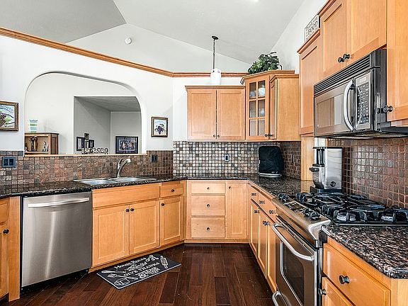 5th image of 2520 E 37th Ave