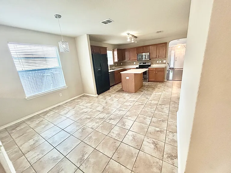 333 Diana Dr — Photo 13