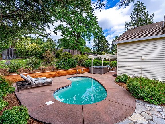 5th image of 16531 Meadow Oaks Drive
