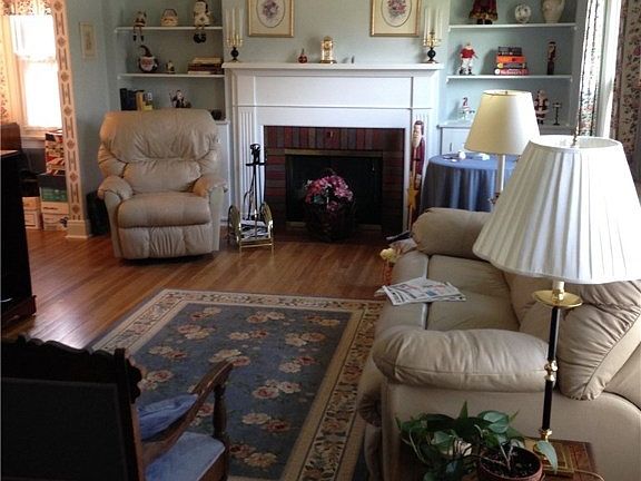 4th image of 238 Stanford Dr