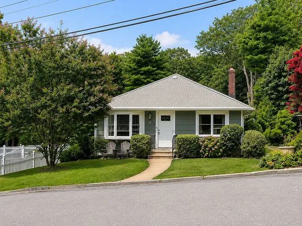 16 Ridge Rd, Bayville, NY 11709