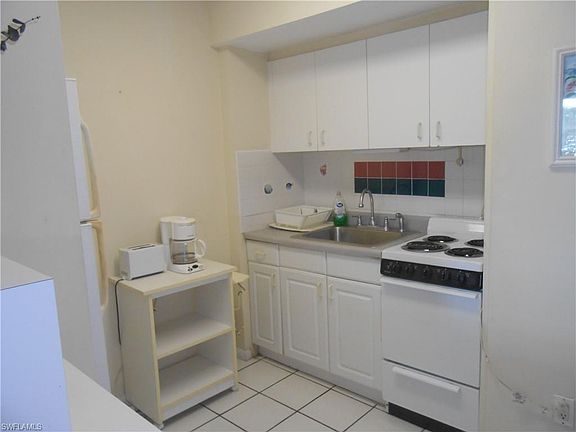 4th image of 190 N Collier Blvd APT M3