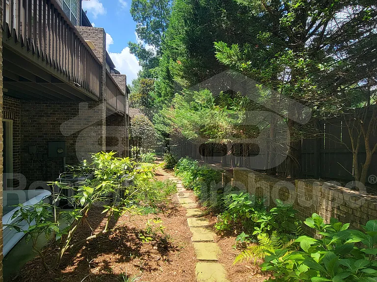 2671 Rivers Edge Dr — Photo 2