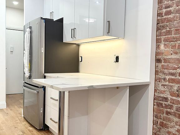 4th image of 57 E 97th St APT 14
