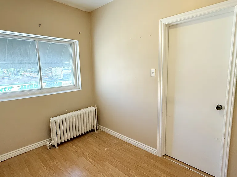 1441 Wyandotte St E #5 — Photo 9