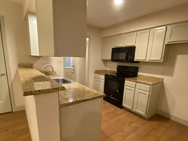 10151 Camelot Dr — Photo 3